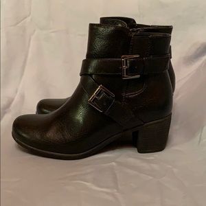 Women’s Black Bootie Size 5